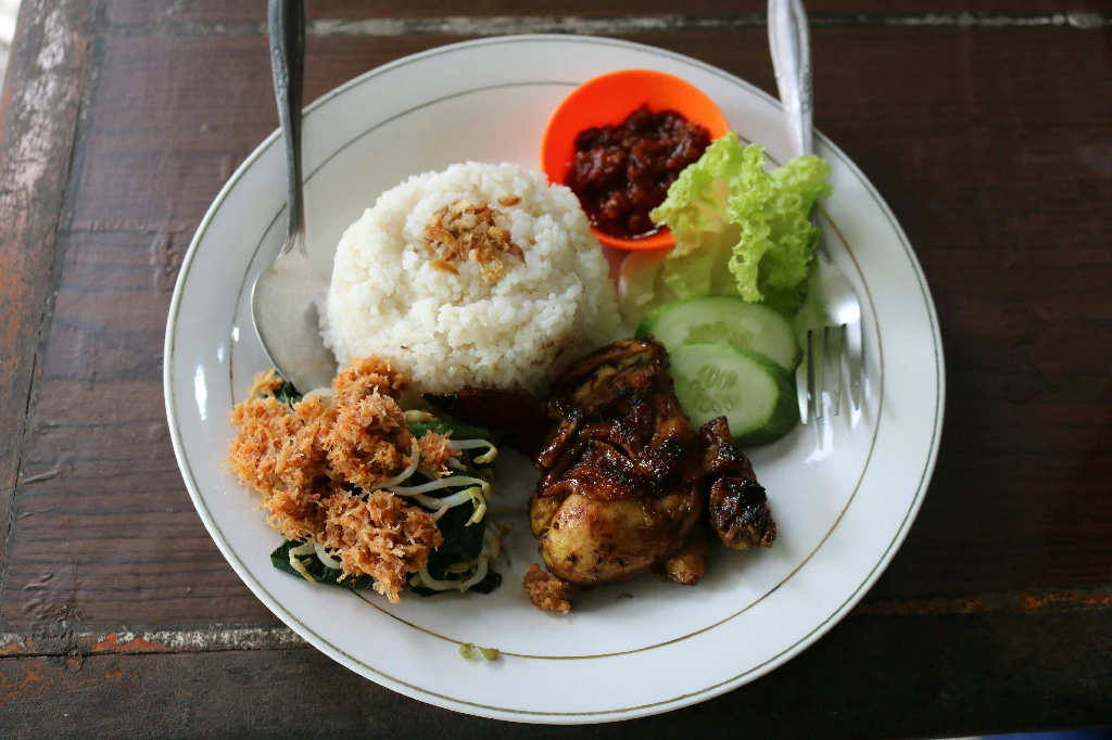 Món bò hầm Rendang trừng danh tại Indonesia