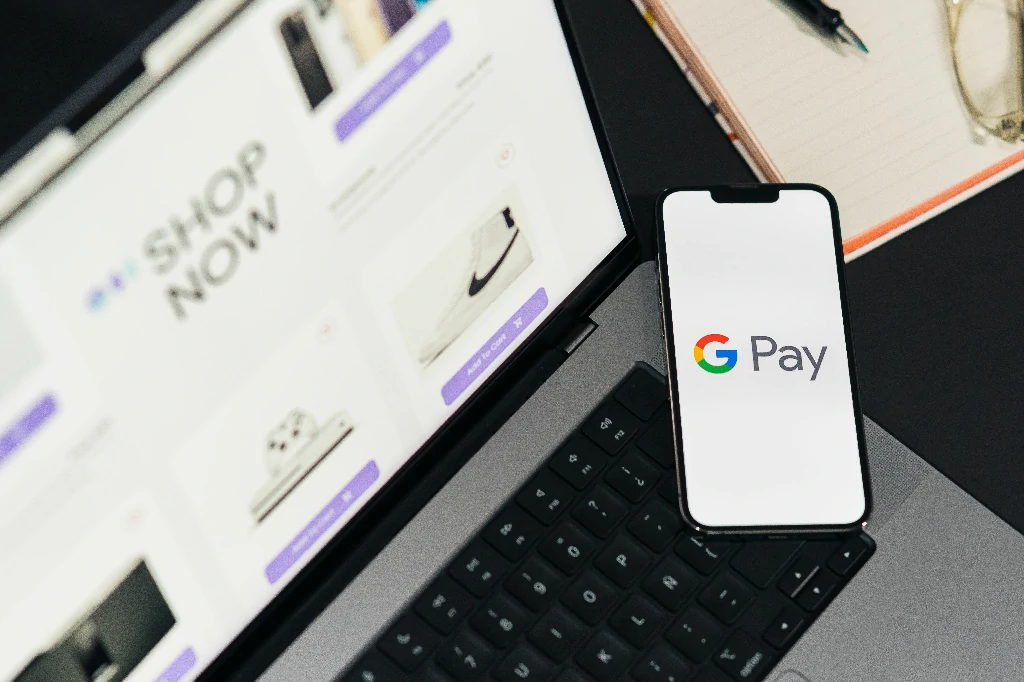 Sử dụng Apple Pay và Google Pay để thanh toán tại nước ngoài
