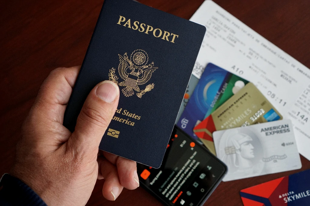 Những sai lầm cần tránh khi booking vé máy bay và khách sạn xin visa