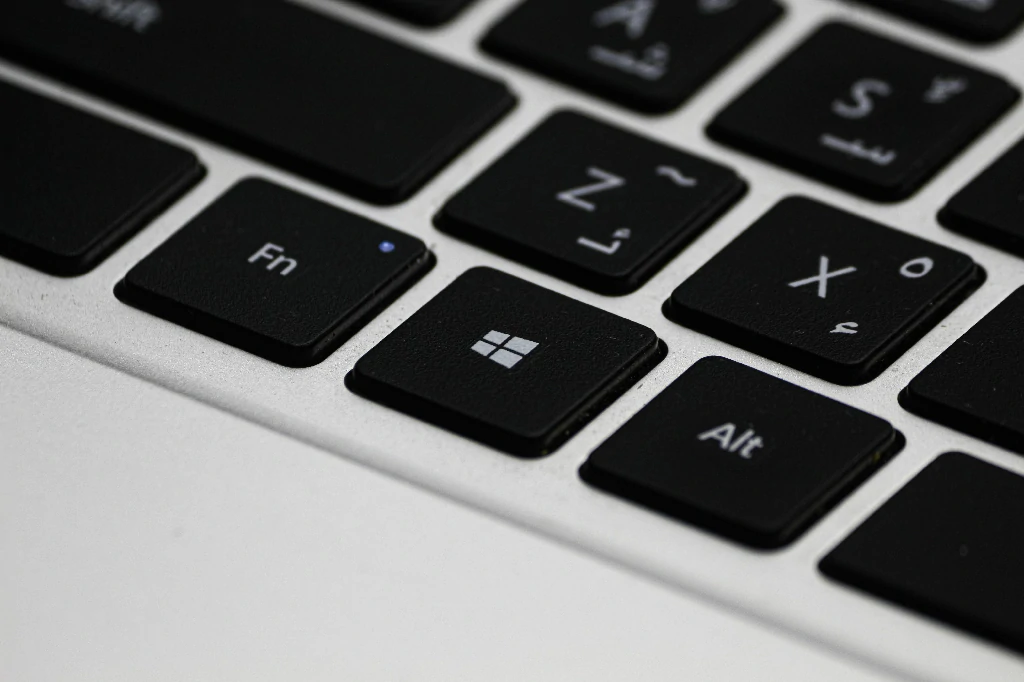 Lợi ích khi cài đặt eSIM trên laptop Windows