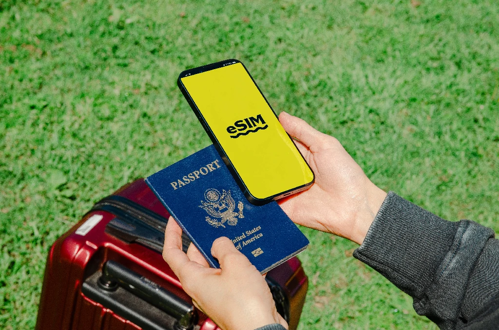Quy trình cài đặt eSIM trên iPhone và Android