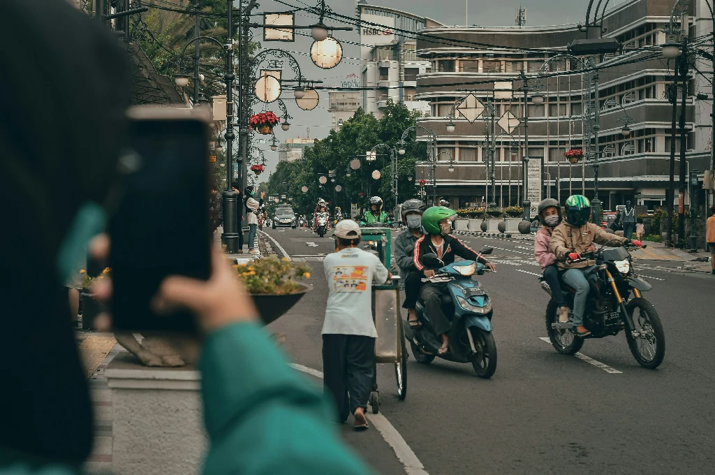 Kiểm tra ứng dụng và kết nối internet khi đến Indonesia