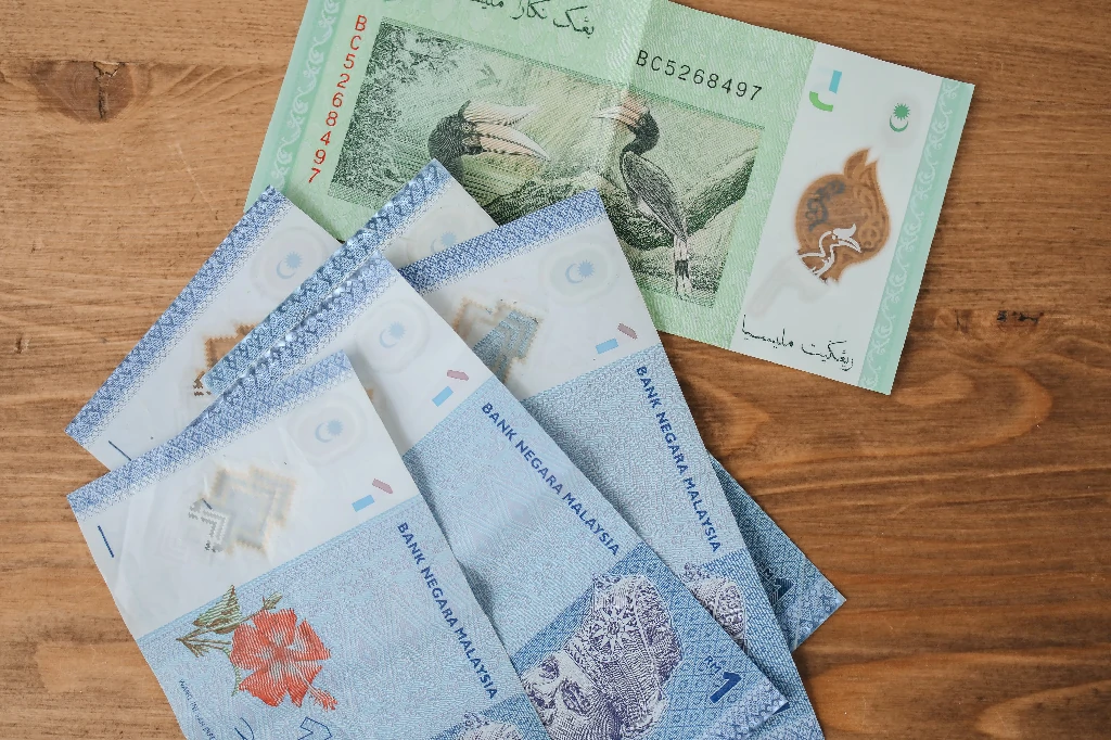 So sánh eSIM liên tuyến và SIM vật lý khi du lịch Singapore Malaysia