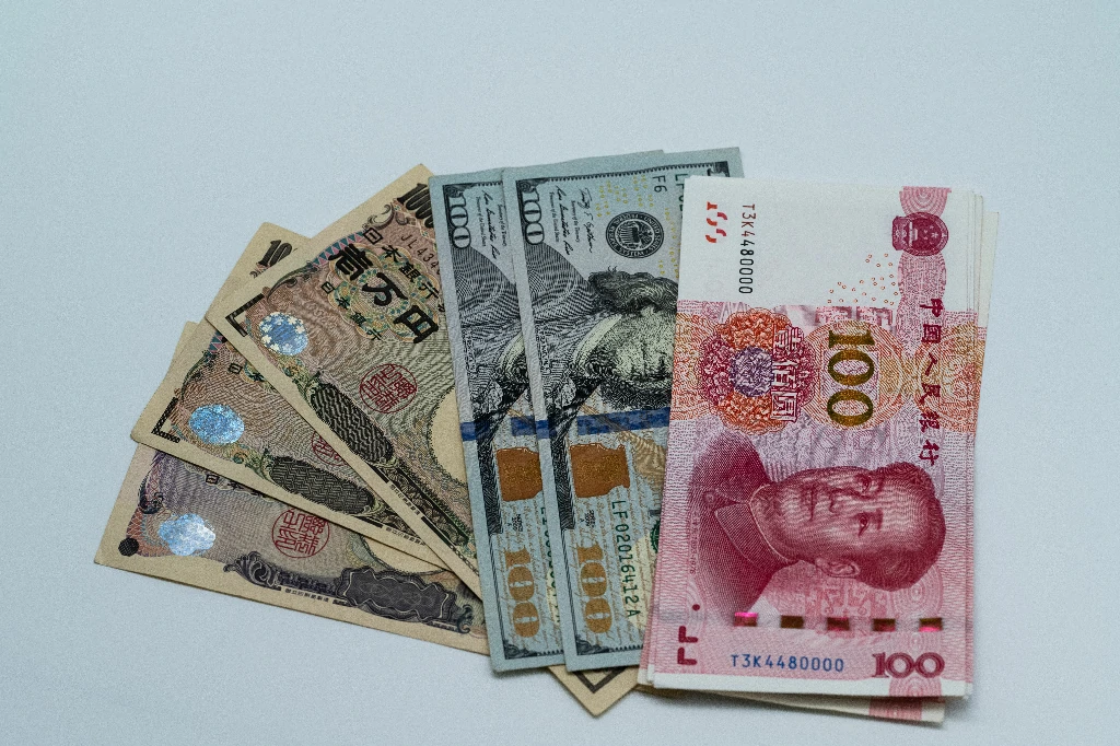 So sánh các hình thức đổi tiền Trung Quốc phổ biến
