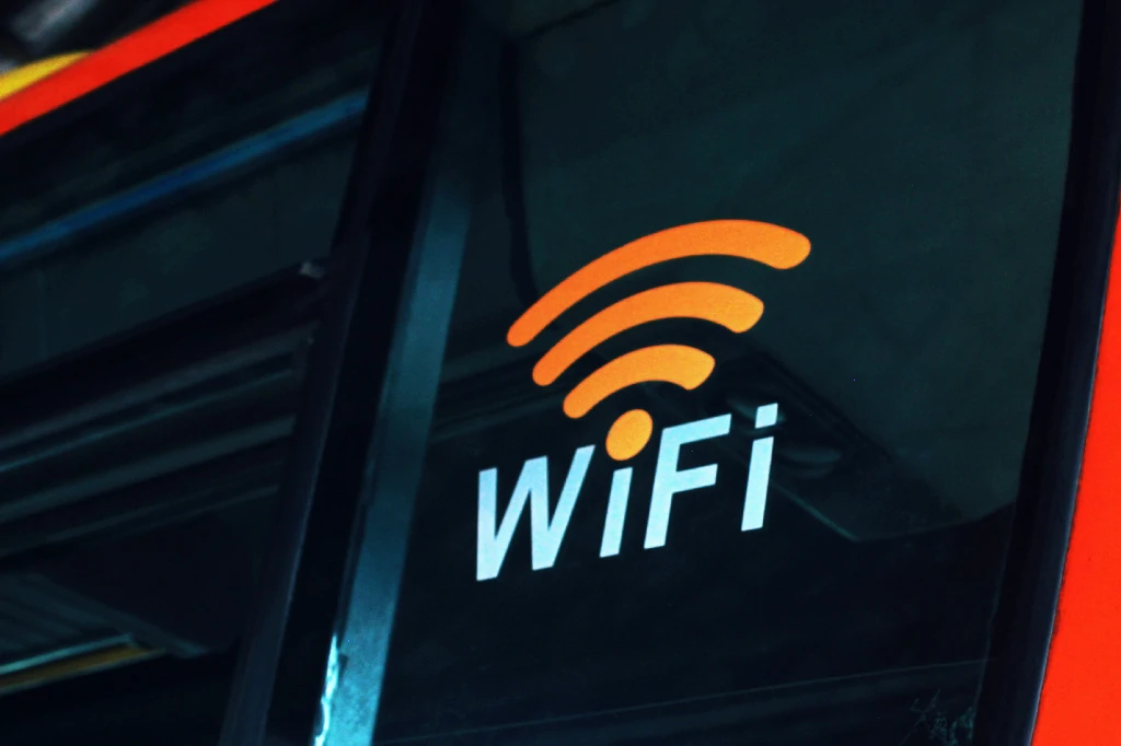 Giao diện cài đặt eSIM yêu cầu mạng Internet trên điện thoại