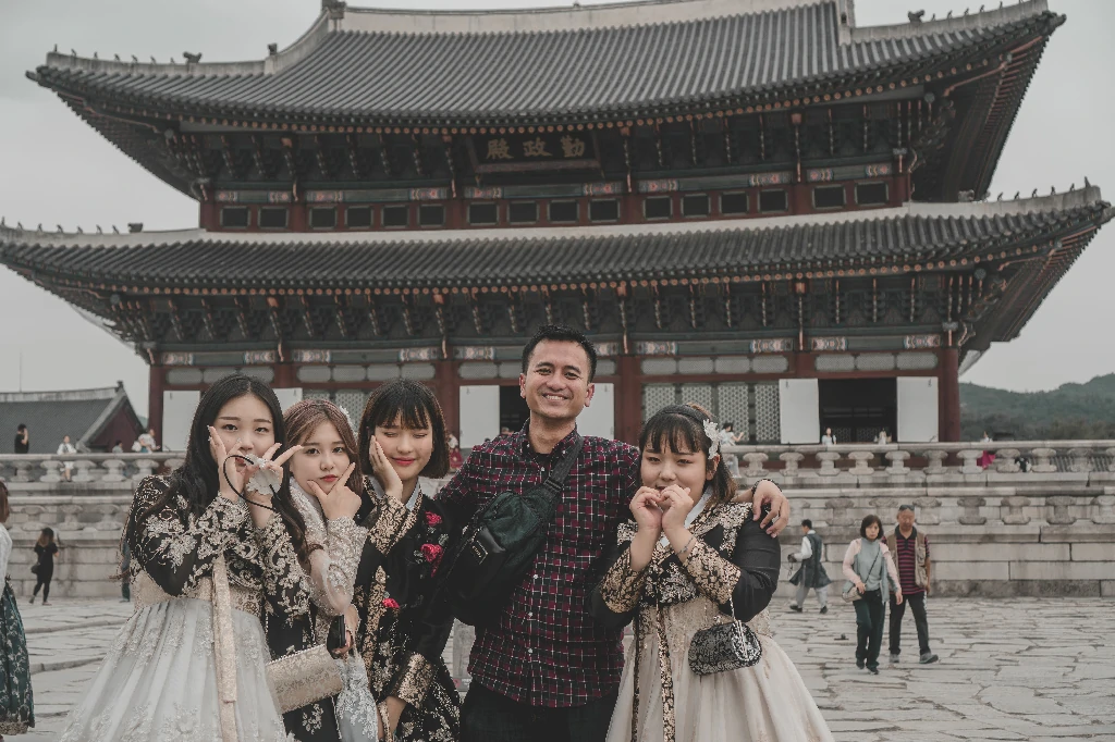 Thăm quan cung điện Gyeongbokgung tại Seoul Hàn Quốc trong chuyến du lịch 4 ngày