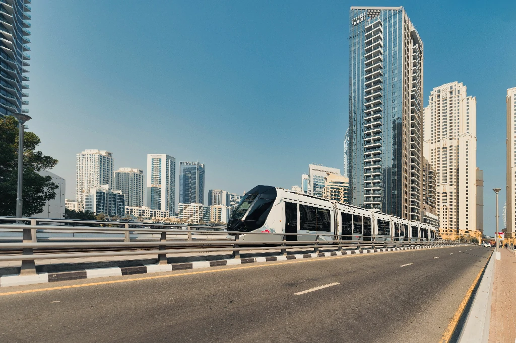 Xe buýt công cộng và tàu điện ngầm tại Dubai