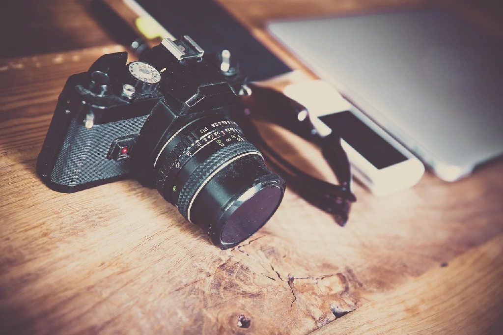 So sánh quét QR eSIM bằng camera hay vào cài đặt hệ thống