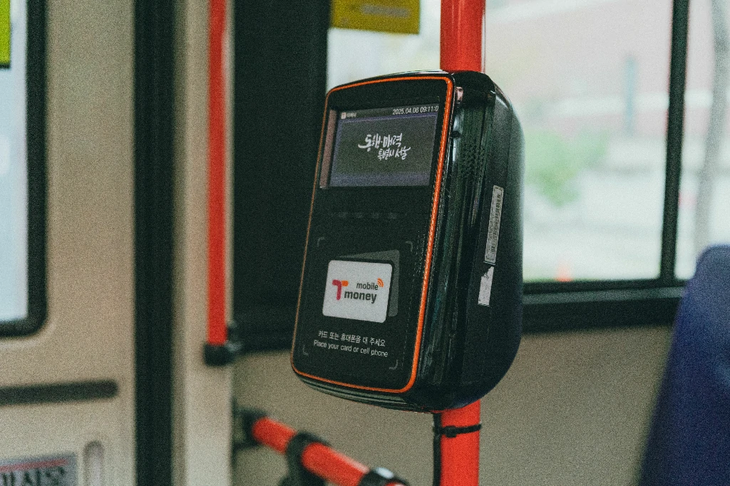 Thẻ giao thông Suica Nhật Bản và T-money Hàn Quốc