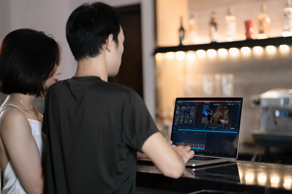 Thao tác cấu hình ứng dụng để quản lý dung lượng phim tải xuống