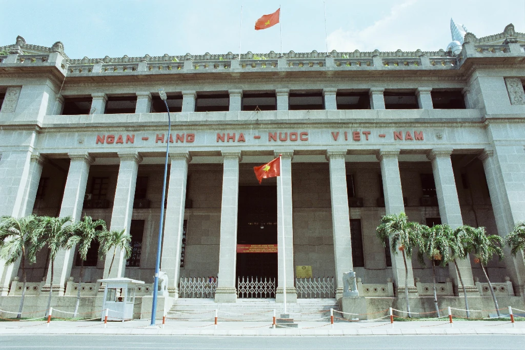 Tờ khai nhập cảnh giấy và tờ khai điện tử tại sân bay quốc tế